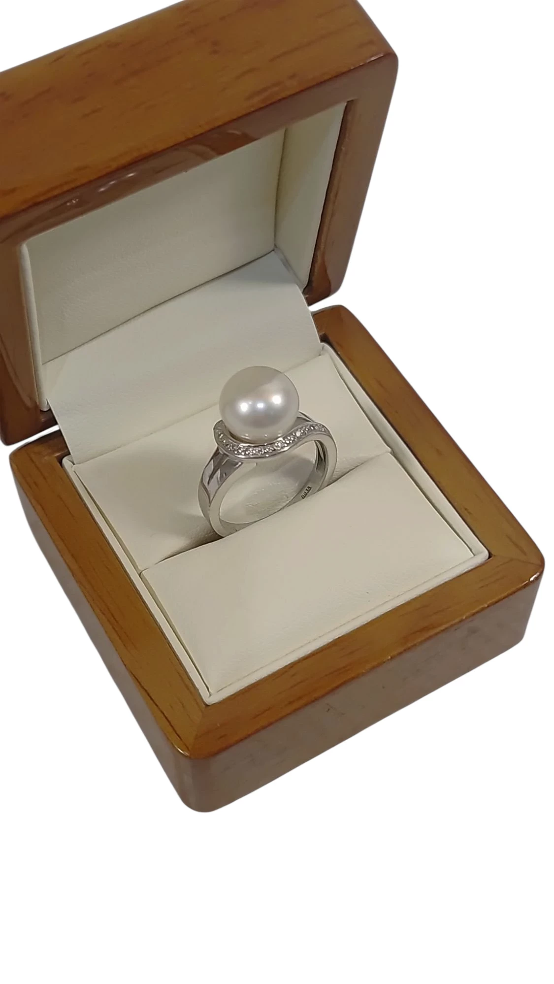 pierscionek-biale-zloto-z-diamentami-7szt-004ct-pr585-540g-r14-stan-11323-2