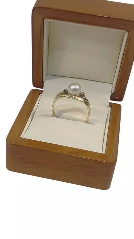 PIERŚCIONEK Z PERŁĄ I DIAMENTAMI 2SZT 0,04CT PR.585 5,27G R:22