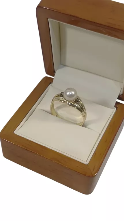 PIERŚCIONEK Z PERŁĄ I DIAMENTAMI 2SZT 0,04CT PR.585 5,27G R:22