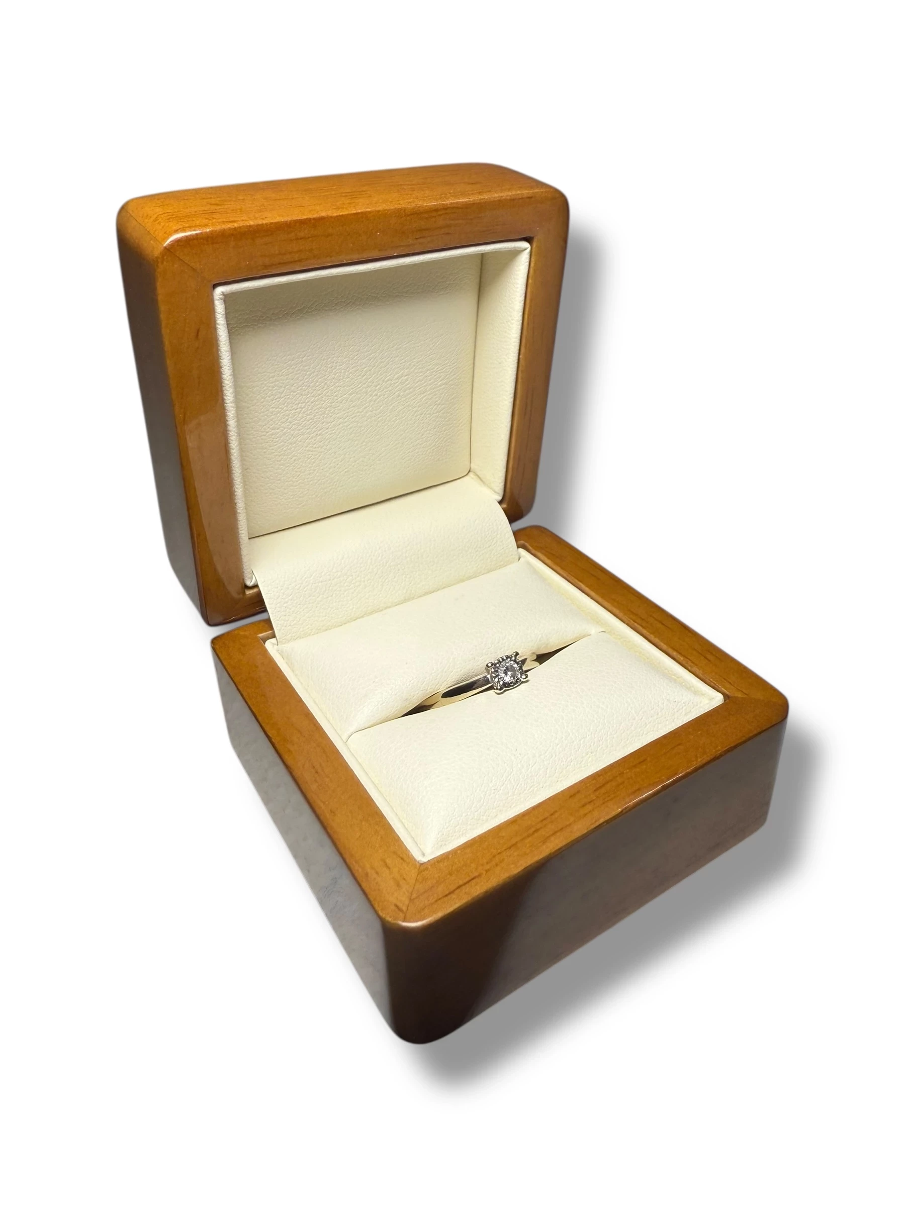 piekny-zloty-pierscionek-z-brylantem-213g585r10-rodzaj-2205-16