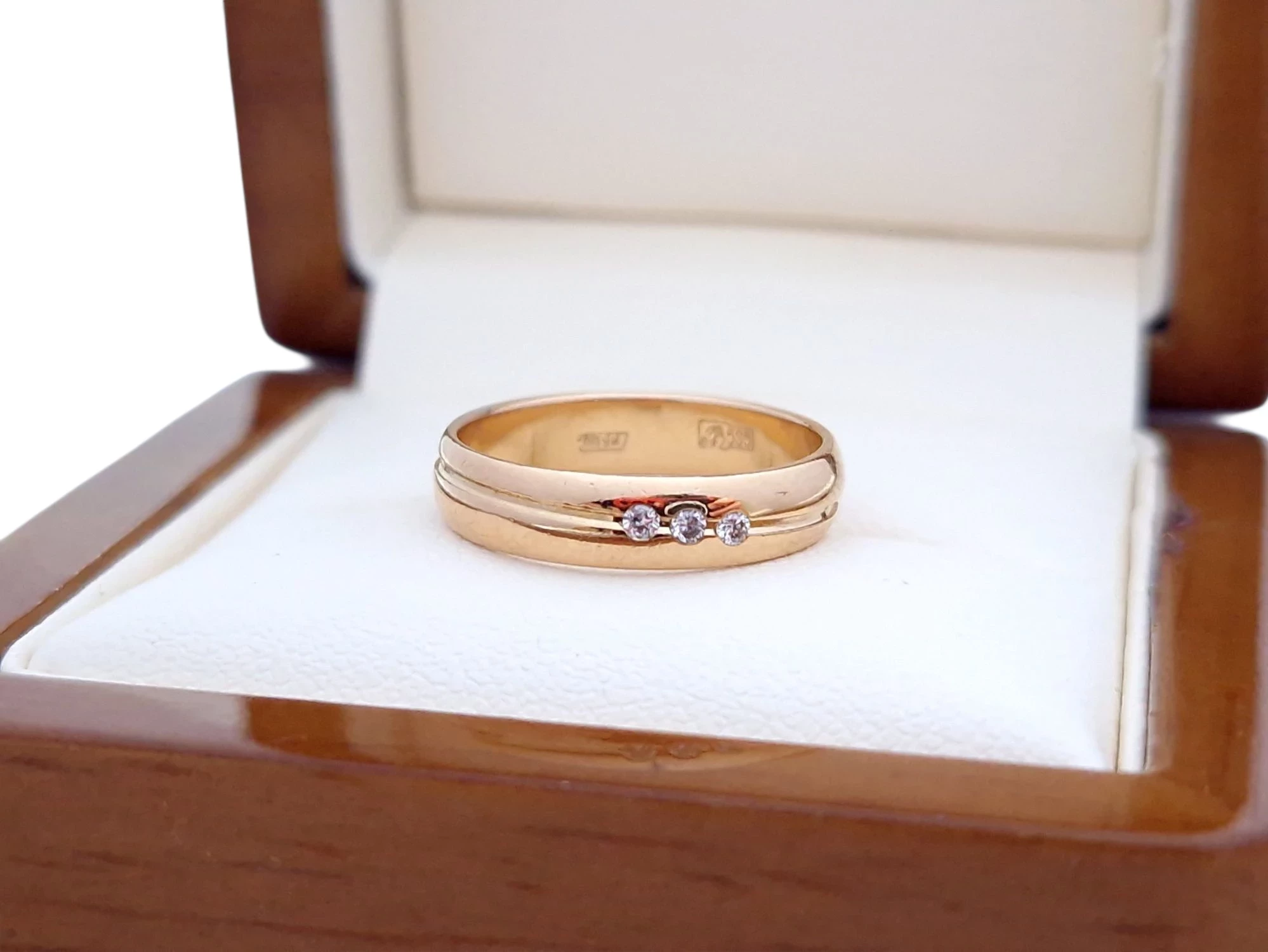 zloty-pierscionek-obraczka-z-brylantami-228g-585-14k-r9-004ct-3szt-stan-11323-2