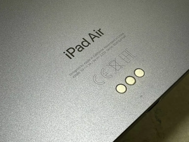 TABLET APPLE IPAD AIR 5 GENERACJI A2588 64GB