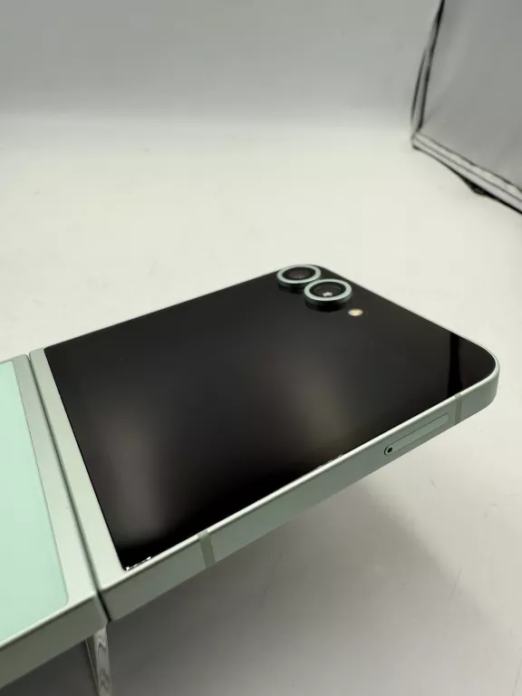 TELEFON SAMSUNG GALAXY Z FLIP6 12/256GB