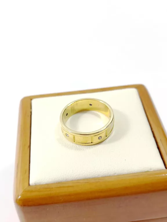 OBRĄCZKA Z 5 BRYLANTAMI 0,08CT 750 5,26G R.14