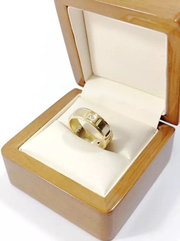 OBRĄCZKA Z 5 BRYLANTAMI 0,08CT 750 5,26G R.14