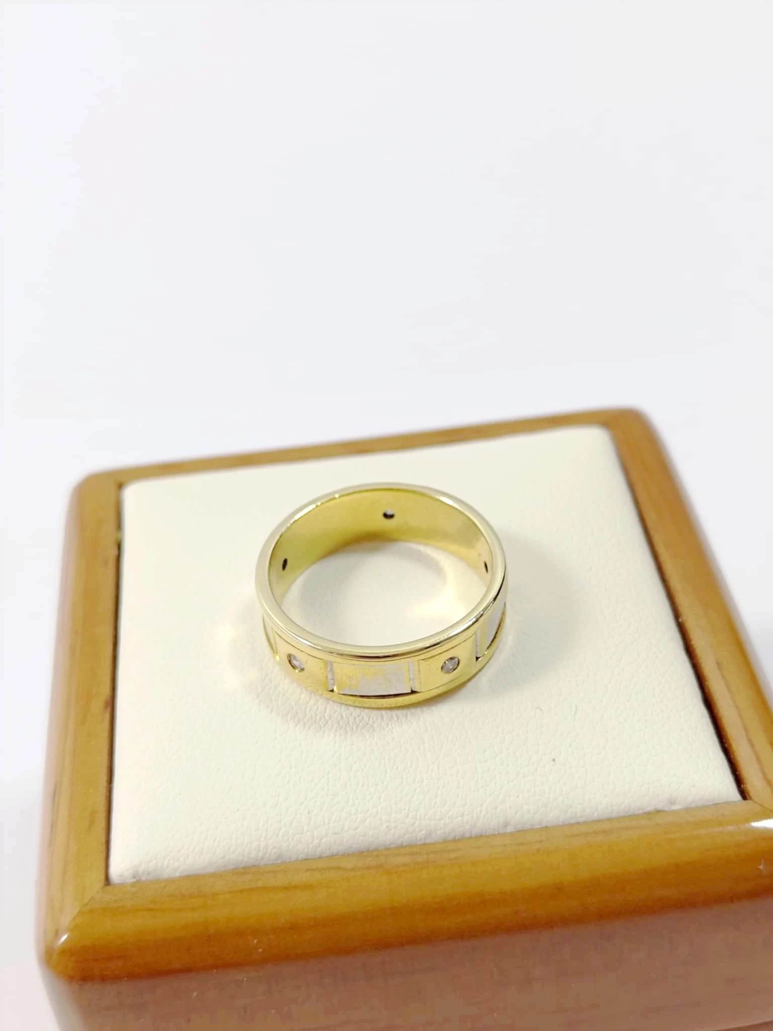 obraczka-z-5-brylantami-008ct-750-526g-r14-rozmiarsrednica-wew-mm-372-14