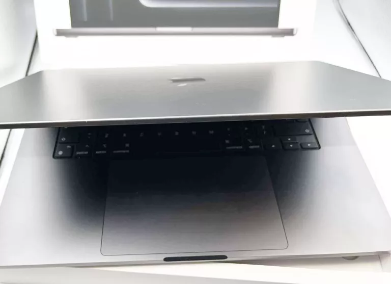 laptop-apple-macbook-pro-16-inch-m3-max-a2991-36gb1tb-ean-gtin-195949075094