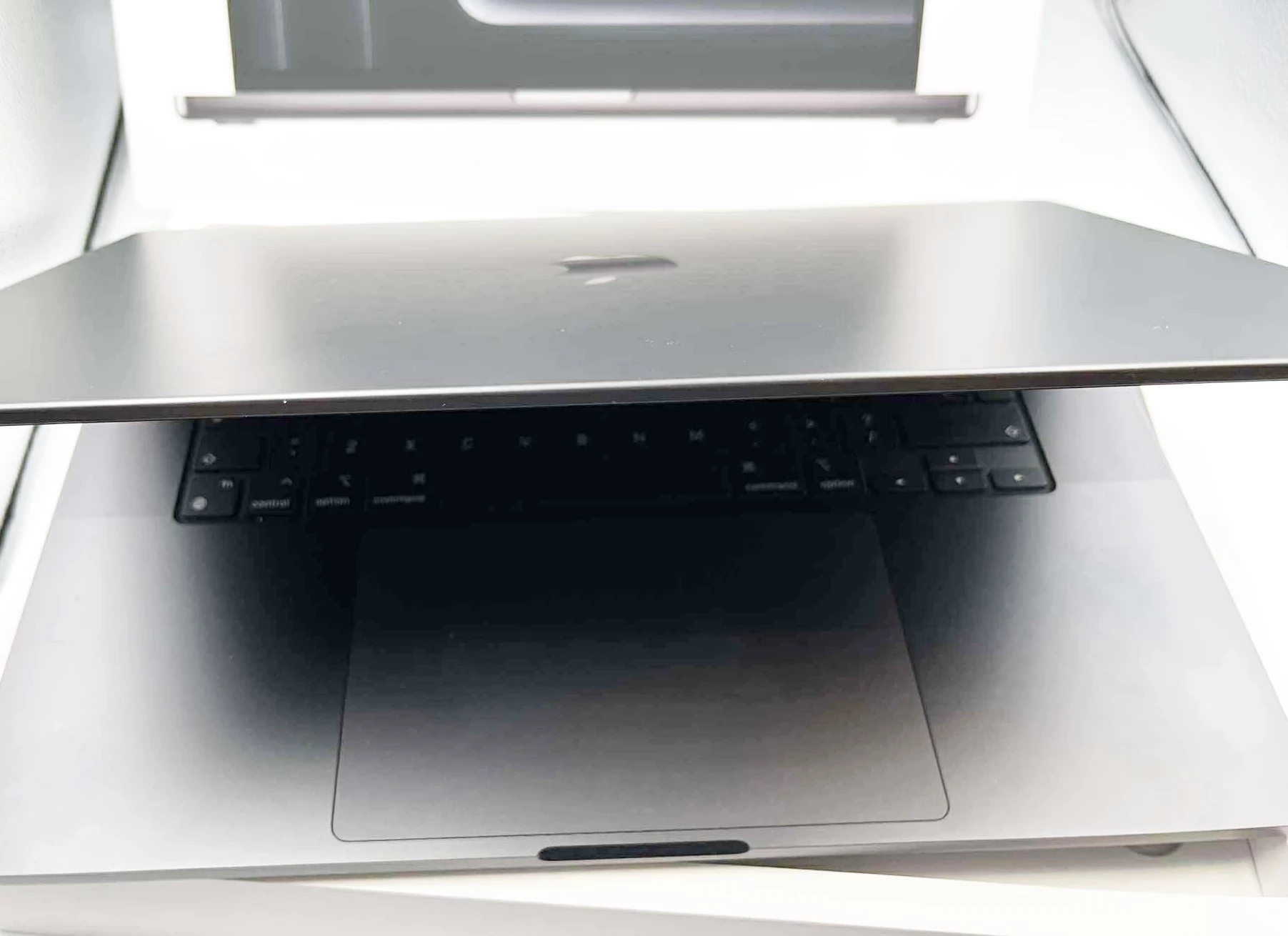 laptop-apple-macbook-pro-16-inch-m3-max-a2991-36gb1tb-ean-gtin-195949075094