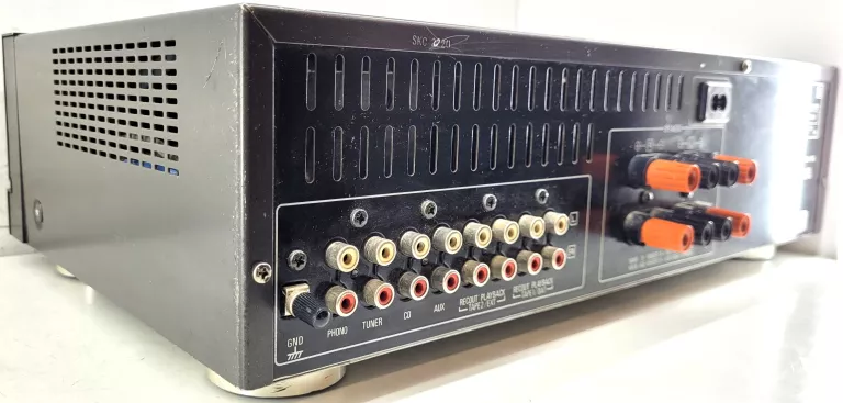 WZMACNIACZ TECHNICS SU-V450
