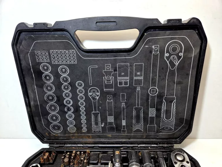 ZESTAW KLUCZY NASADOWYCH NEO TOOLS 73 ELE.