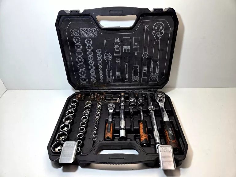 ZESTAW KLUCZY NASADOWYCH NEO TOOLS 73 ELE.