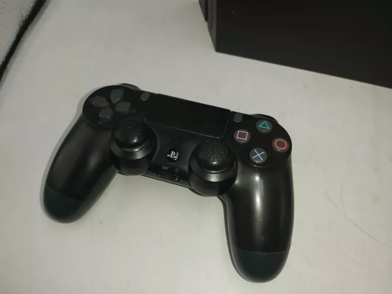 KONSOLA SONY PLAYSTATION 4 PS4 CUH-1116A 500GB + PAD