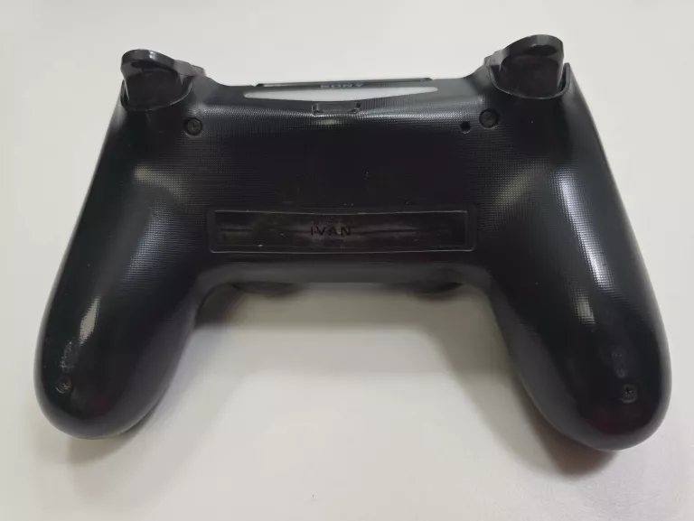 KONSOLA PLAYSTATION 4 PRO 1TB + 2 PADY
