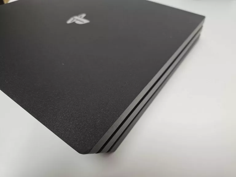 KONSOLA PLAYSTATION 4 PRO 1TB + 2 PADY