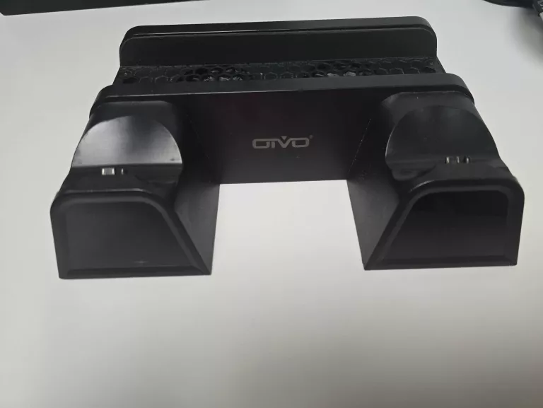 KONSOLA PLAYSTATION 4 PRO 1TB + 2 PADY