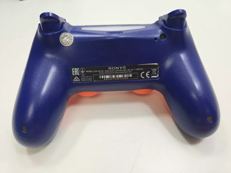 KONSOLA PLAYSTATION 4 PRO 1TB + 2 PADY