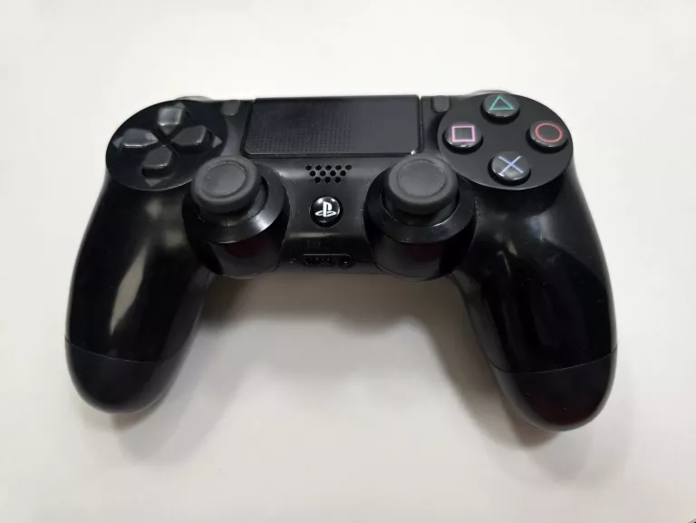 KONSOLA PLAYSTATION 4 PRO 1TB + 2 PADY