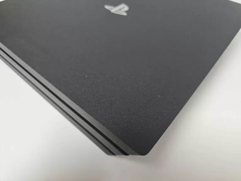 KONSOLA PLAYSTATION 4 PRO 1TB + 2 PADY