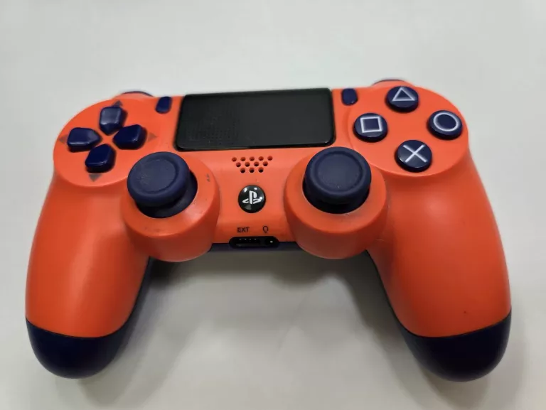 KONSOLA PLAYSTATION 4 PRO 1TB + 2 PADY
