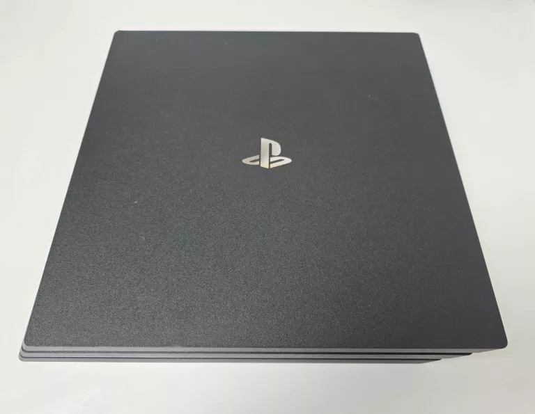 KONSOLA PLAYSTATION 4 PRO 1TB + 2 PADY