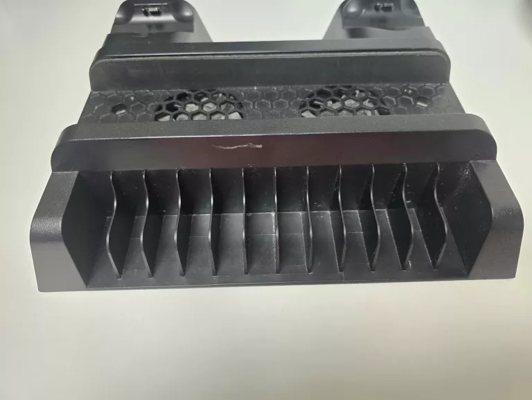 KONSOLA PLAYSTATION 4 PRO 1TB + 2 PADY