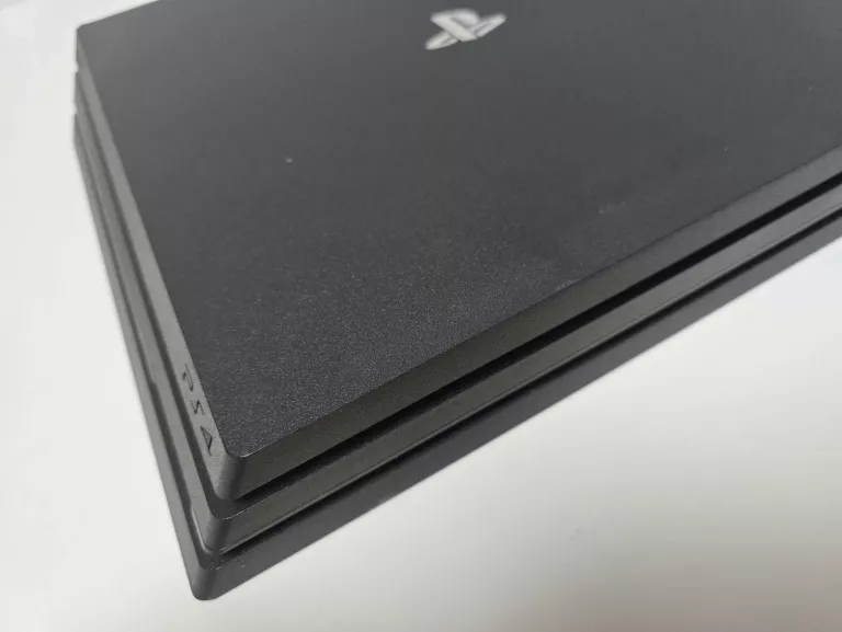 KONSOLA PLAYSTATION 4 PRO 1TB + 2 PADY