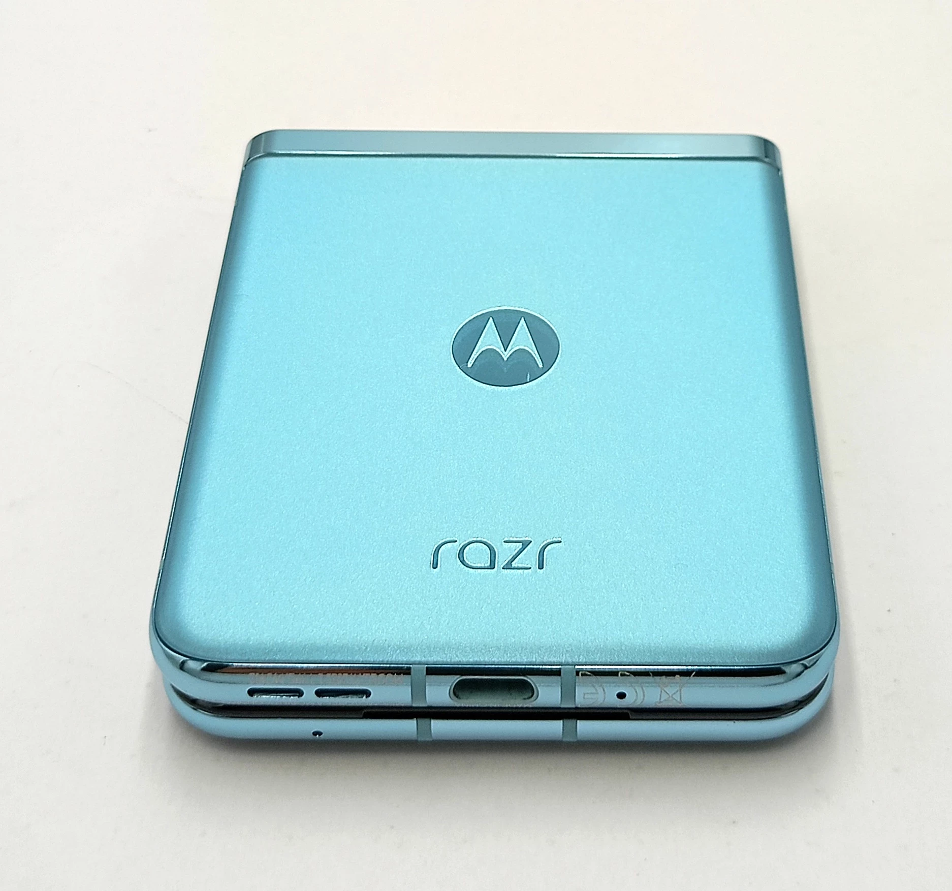 telefon-motorola-razr-40-ultra-8256-polecamy-przekatna-ekranu-690