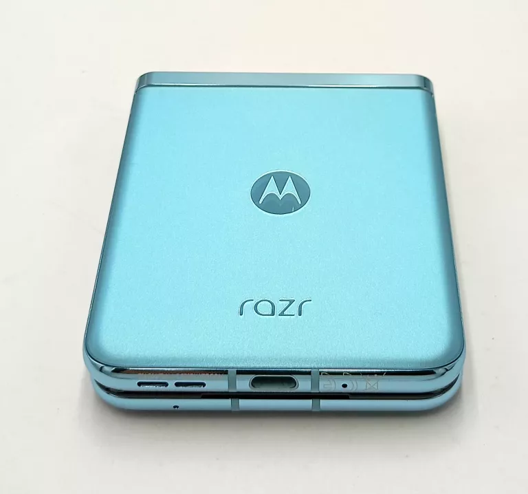 telefon-motorola-razr-40-ultra-8256-polecamy-przekatna-ekranu-690