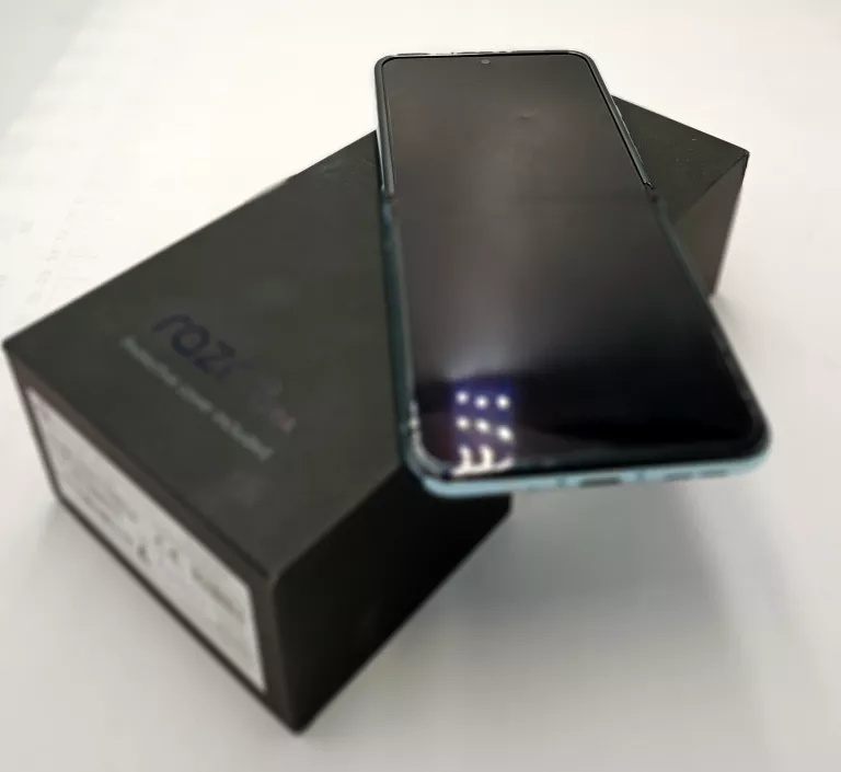 telefon-motorola-razr-40-ultra-8256-polecamy-ean-gtin-0840023244964