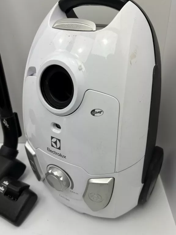 ODKURZACZ ELECTROLUX  EEG41IW VC-H4217E-10 BIAŁY