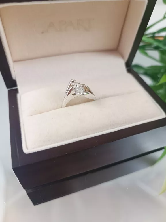 PIĘKNY SREBRNY PIERŚCIONEK 3,50 G 925