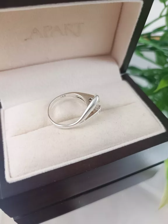 PIĘKNY SREBRNY PIERŚCIONEK 3,50 G 925