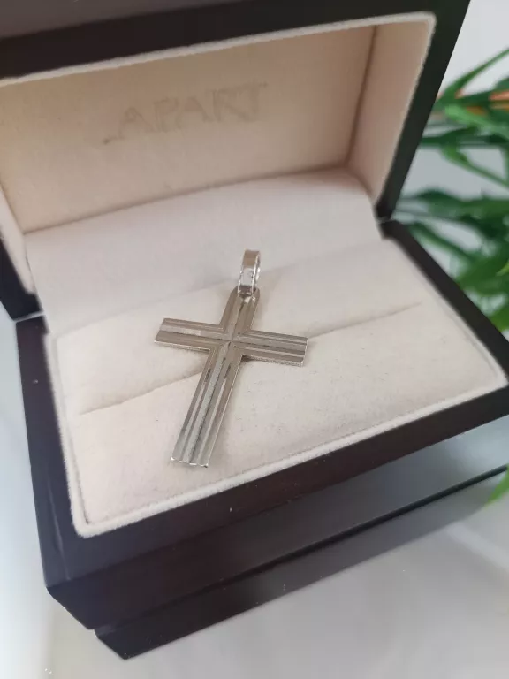 SREBRNY KRZYŻYK ZAWIESZKA 2,49 G 925