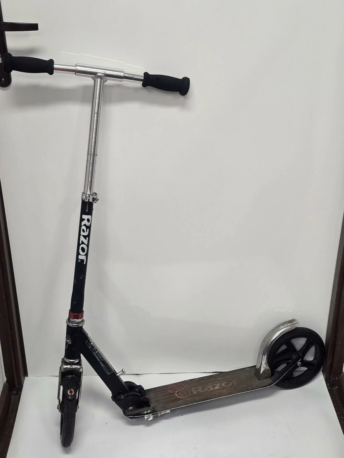 hulajnoga-razor-black-label-a5-czarna-kod-producenta-13073067