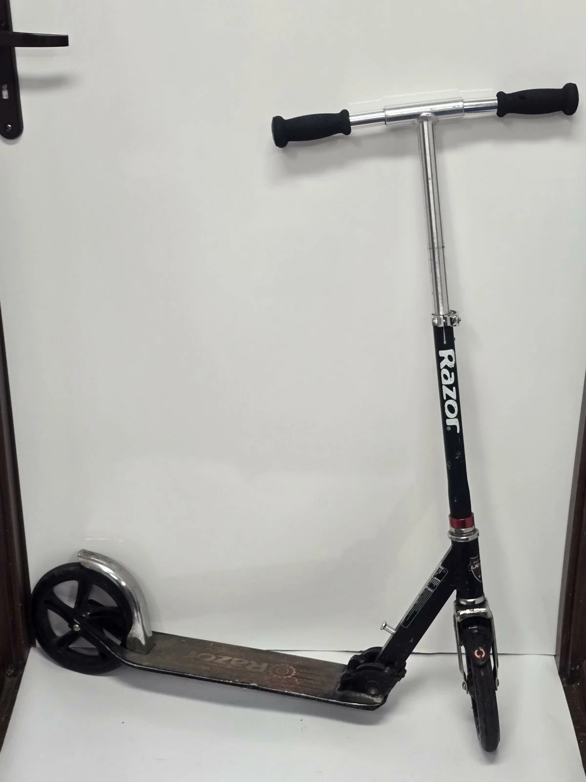 hulajnoga-razor-black-label-a5-czarna-boleslawa-chrobrego-8-pszczyna-milz-2