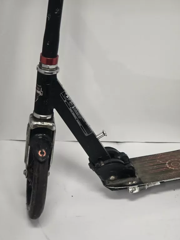 hulajnoga-razor-black-label-a5-czarna-model-a5-lux