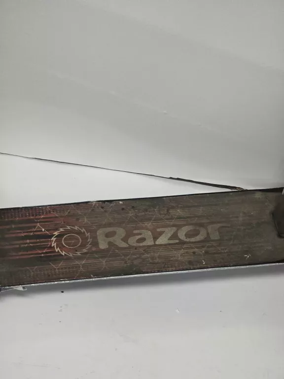 hulajnoga-razor-black-label-a5-czarna-cechy-dodatkowe-227029-8