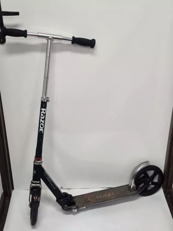 hulajnoga-razor-black-label-a5-czarna-kod-producenta-13073067