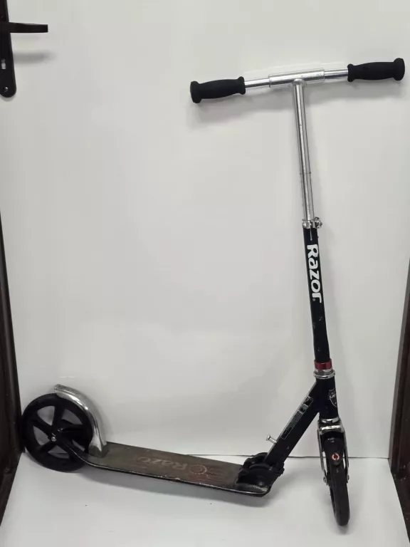 hulajnoga-razor-black-label-a5-czarna-boleslawa-chrobrego-8-pszczyna-milz-2