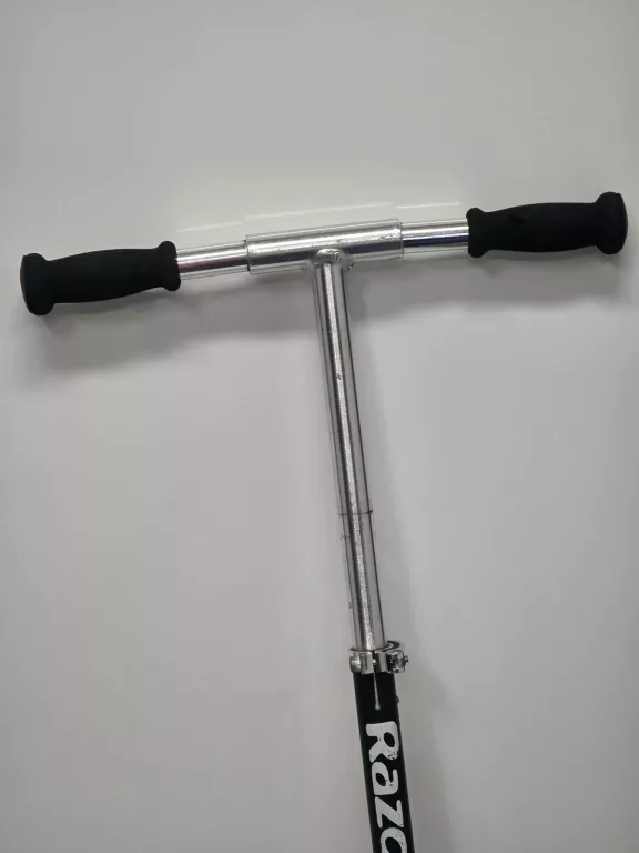 hulajnoga-razor-black-label-a5-czarna-ean-gtin-0845423015701