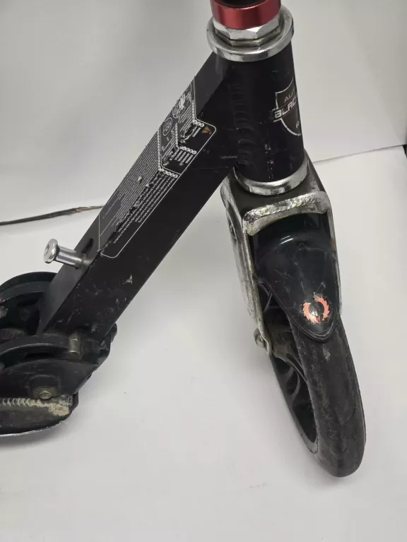 hulajnoga-razor-black-label-a5-czarna-liczba-kol-227025-318605