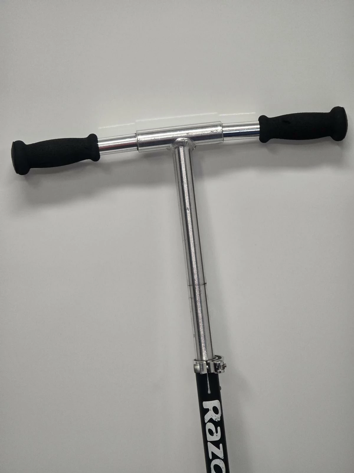 hulajnoga-razor-black-label-a5-czarna-ean-gtin-0845423015701