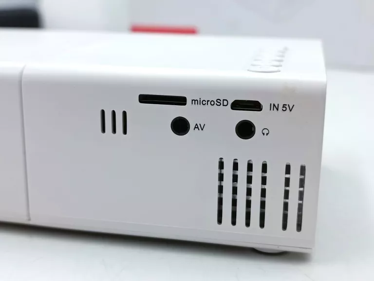 MINI PROJEKTOR YG300 KPL