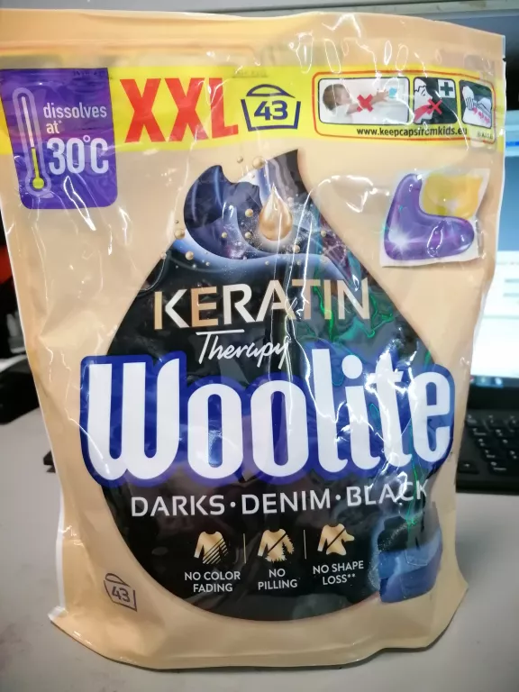 WOOLITE DARK KAPSUŁKI DO PRANIA CZARNYCH UBRAŃ Z KERATYNĄ 43 SZTUKI