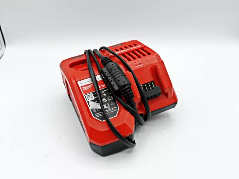 MILWAUKEE M12-18C ŁADOWARKA
