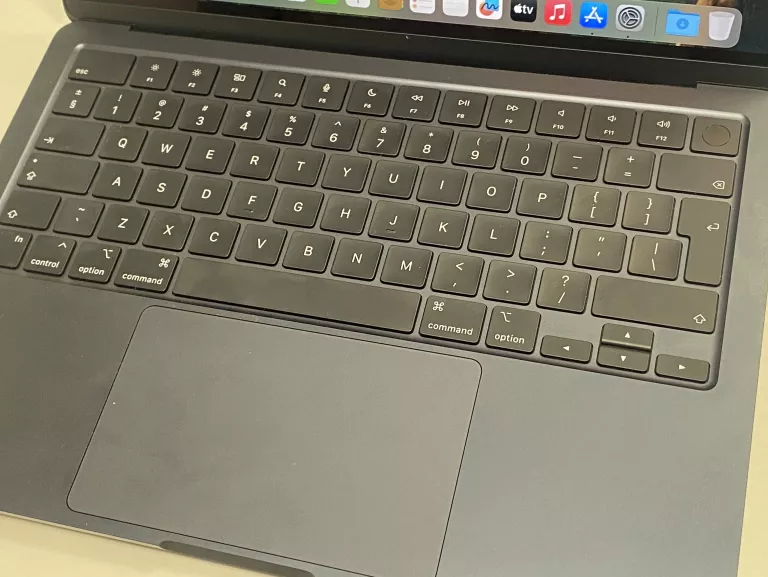 LAPTOP 13,6" APPLE MACBOOK AIR 13 M2 2022 16GB/256 GB KOMPLET
