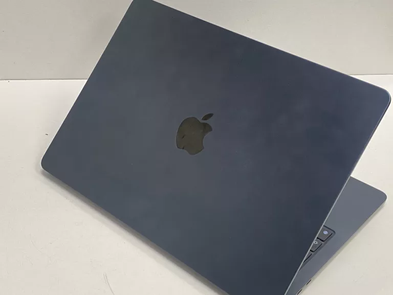 LAPTOP 13,6" APPLE MACBOOK AIR 13 M2 2022 16GB/256 GB KOMPLET