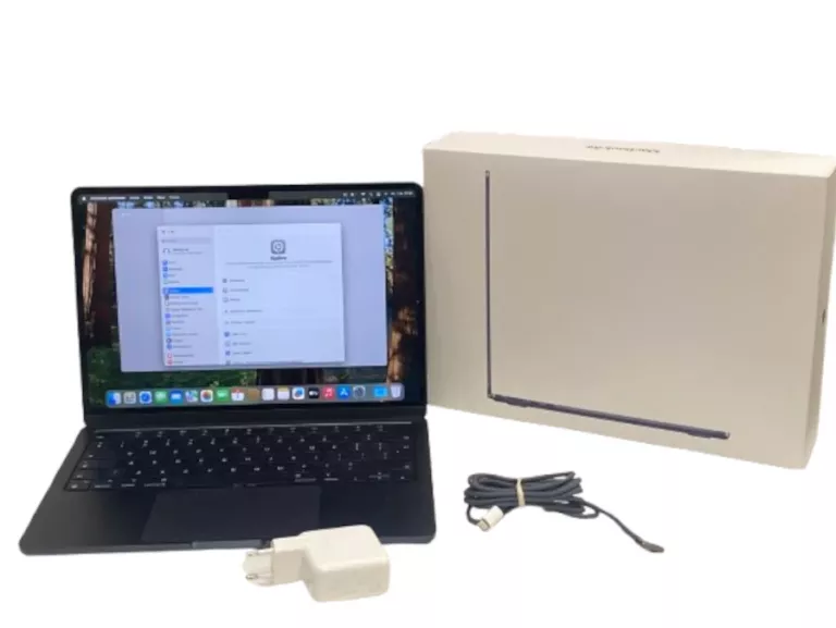 LAPTOP 13,6" APPLE MACBOOK AIR 13 M2 2022 16GB/256 GB KOMPLET