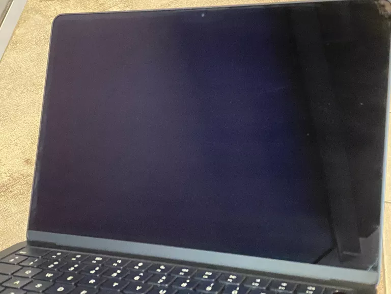 LAPTOP 13,6" APPLE MACBOOK AIR 13 M2 2022 16GB/256 GB KOMPLET