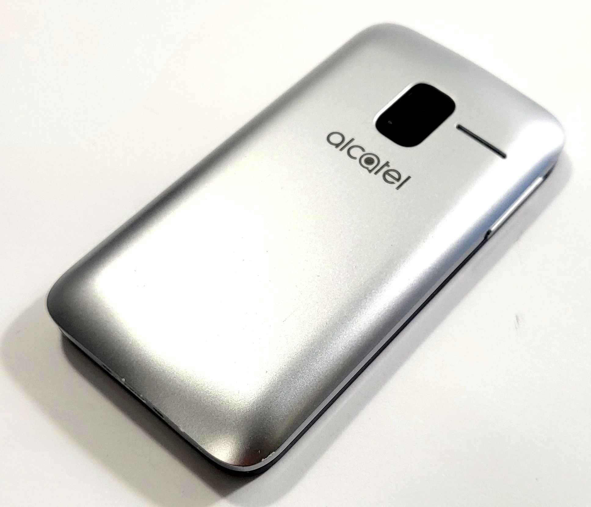 telefon-alcatel-2008g-dla-seniora-komplet-przekatna-ekranu-240